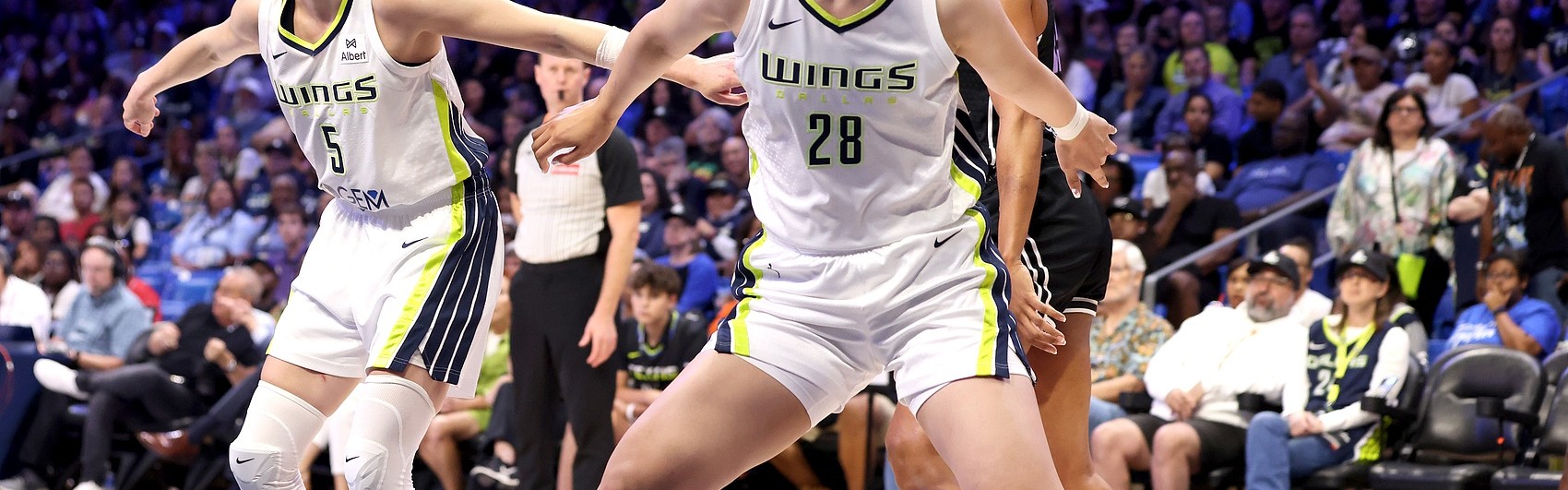 kaiyun-李月汝谈佩奇：看起来酷酷的 实际上像个小孩一样爱开玩笑