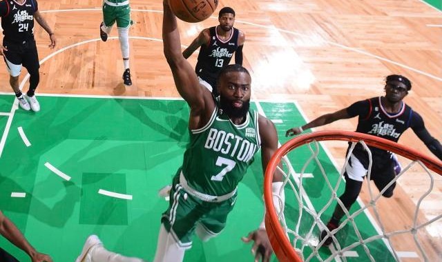 kaiyun-复仇快艇豪取四连胜 锋线双核对抗绿军胜在凶猛