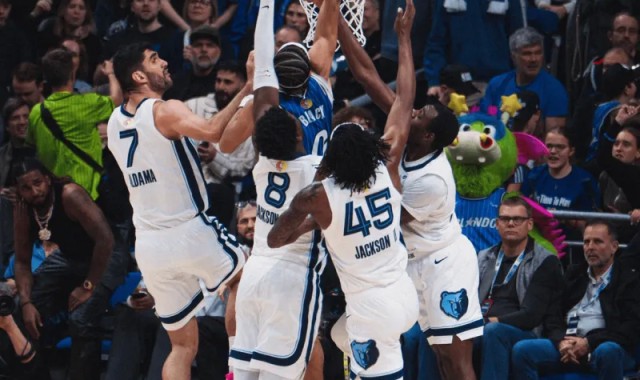 kaiyun-万军取首！魔术官媒晒布莱克隔扣照：安东尼-布莱克！