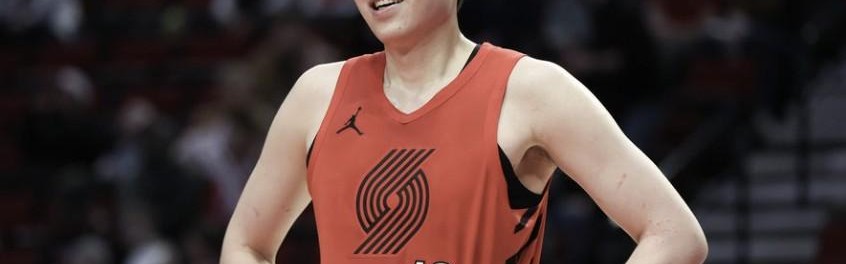 云开体育-心系老东家！杨瀚森助威青岛季后赛：祝兄弟们放平心态、一路高歌