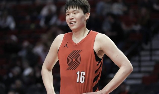 云开体育-心系老东家！杨瀚森助威青岛季后赛：祝兄弟们放平心态、一路高歌